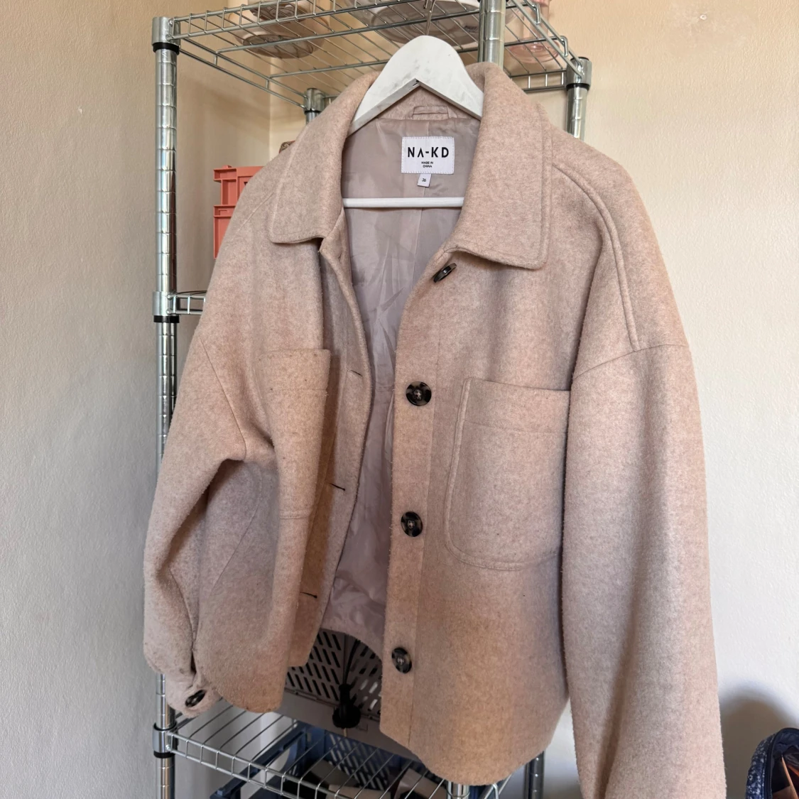 Beige overshirt från NA-KD - 1
