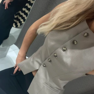 Kostym topp - Kostym topp från ginatricot, storlek xs! Aldrig använd. Endast testad