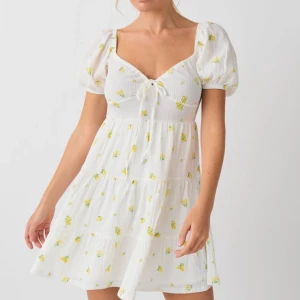 Puff sleeve mini dress  - Säljer denna gulliga klänningen Gina, storlek Xs 💞nypris 399kr