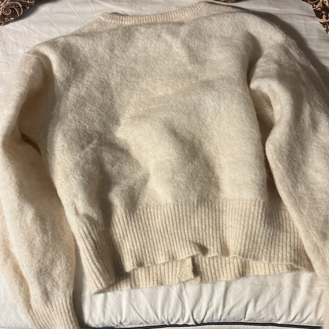 Krämvit kofta i alpackablandning BikBok - 3