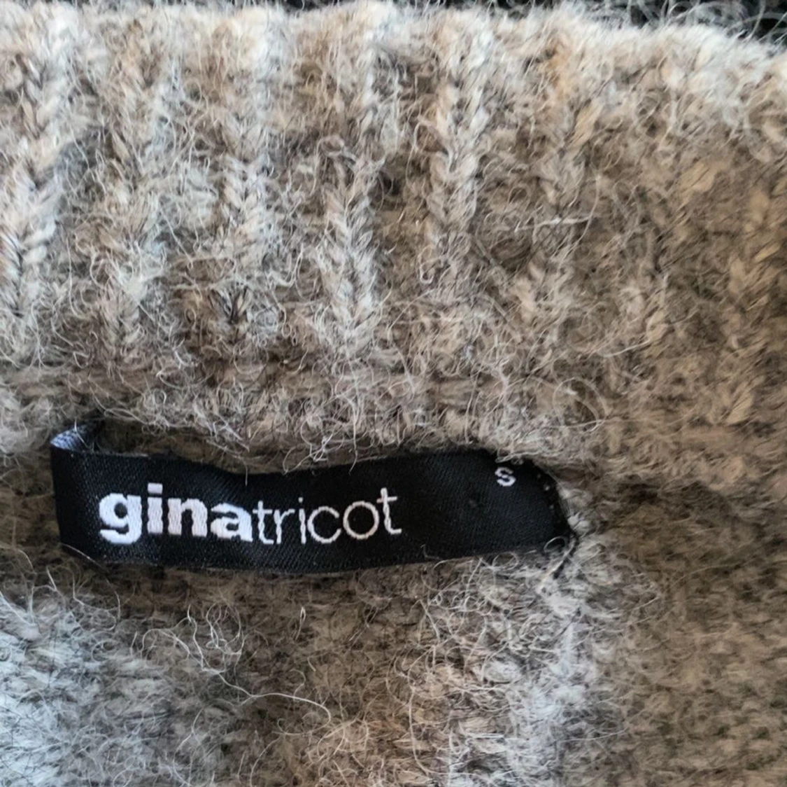 Grå stickad tröja från Gina Tricot - 1