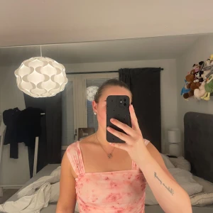 Rosa topp - Superfin rosa topp ifrån Shein, aldrig använd. Storlek L men är som en M