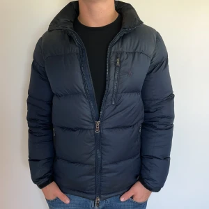 Ralph Lauren puffer jacket - Ralph Lauren | Mycket bra skick | Size - S | Nypris 5000 mitt pris 2599 | Hör av dig vid minsta fråga eller fundering📩