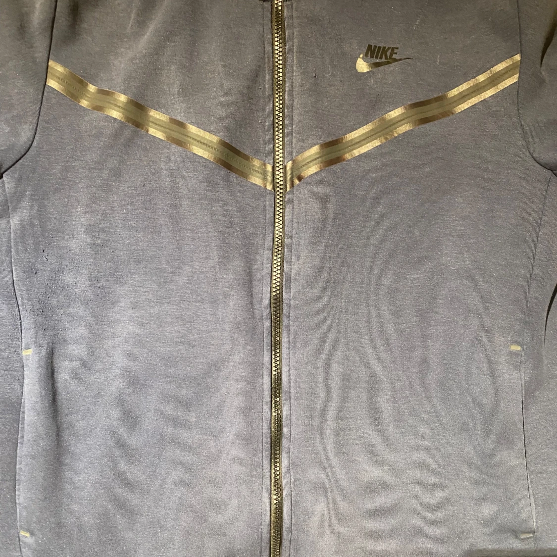 Nike zip hoodie med guldiga detaljer M - 1