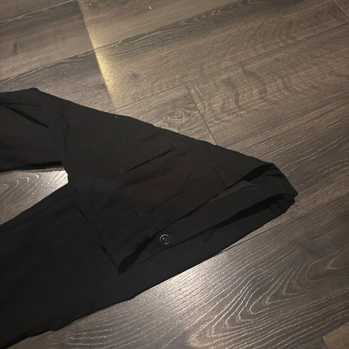 Svarta kostymbyxor med utsvängda ben  - 2