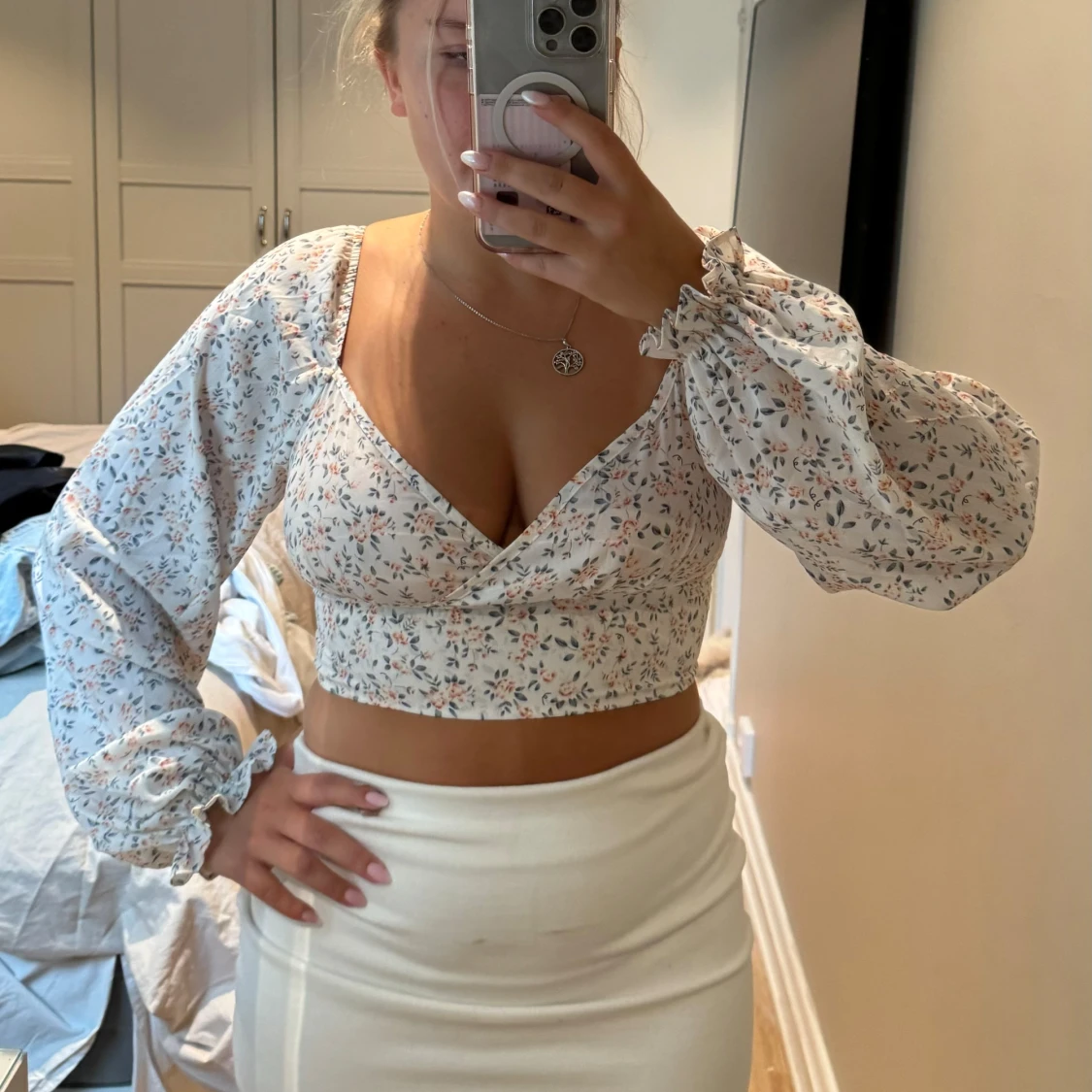 Blommig croppad blus