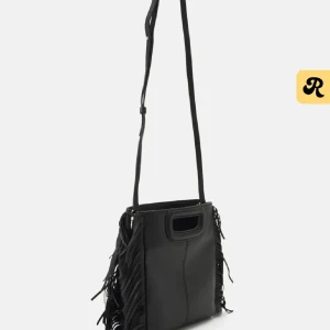 maje väska - väskan är i den största storleken (se mått på sista bilden)🤗köptes på zalando. axelband kommer även med. nypris ca 3200 kr❤️‍🔥❤️‍🔥