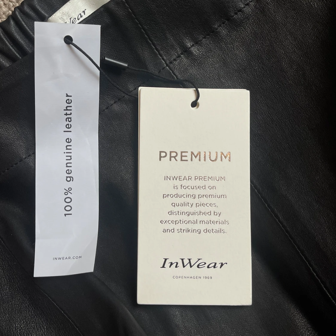 Svart skinnkjol från InWear - 3