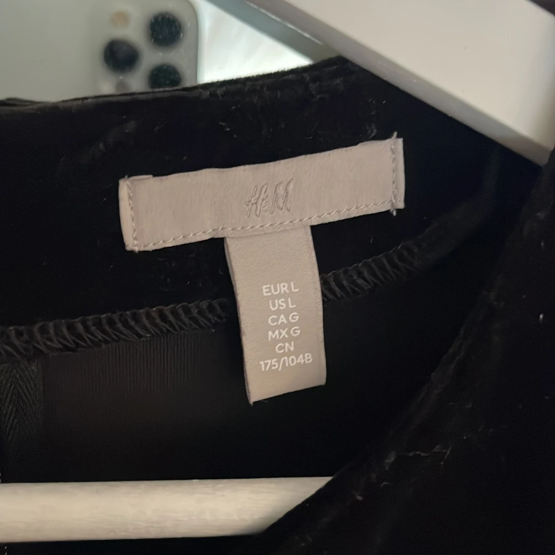 Svart sammetsklänning från H&M - 1