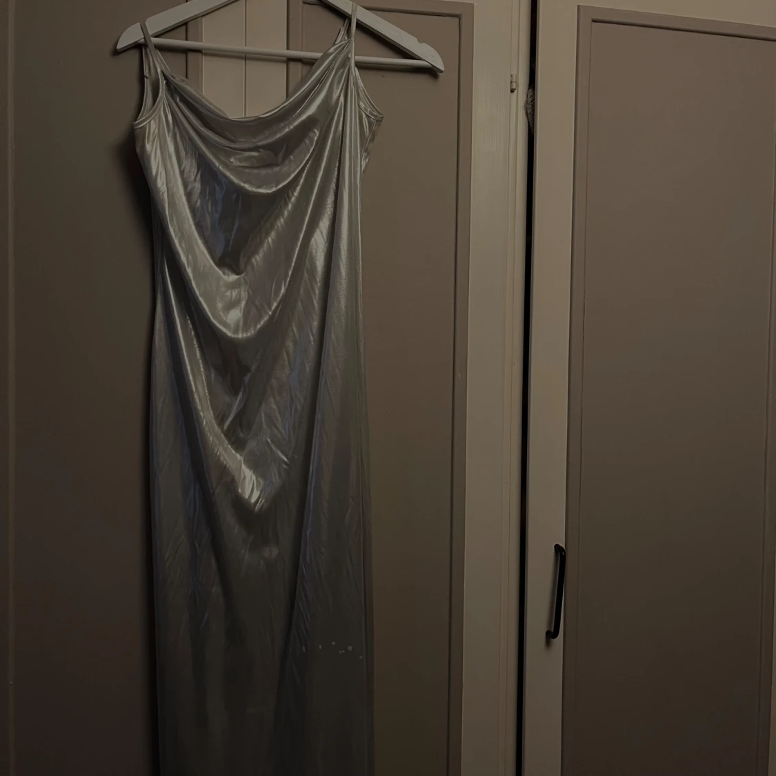 Silver långklänning från Only