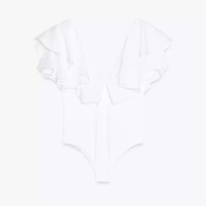 Volang body - Supersnygg volang body från Zara😍 perfekt till fest och när man vill vara uppklädd🤩 använd en gång och är precis som ny💕kan gå ner i pris vid snabb affär🥰