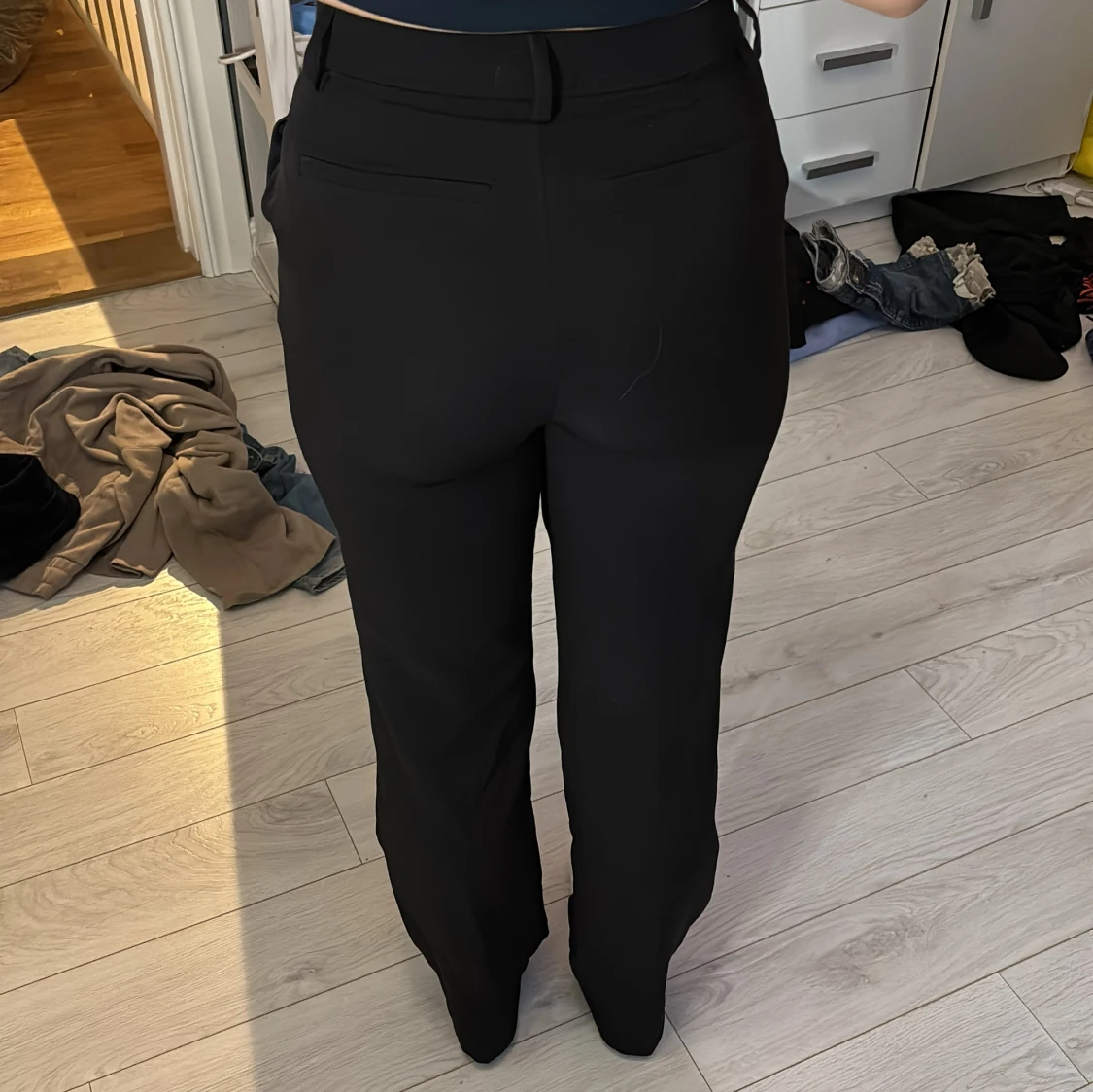 Svarta kostymbyxor från Lindex - 1