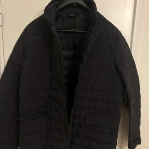 Massimo Dutti Jacka  - Jacka från Massimo Dutti i acceptabelt skick. Storlek M. 