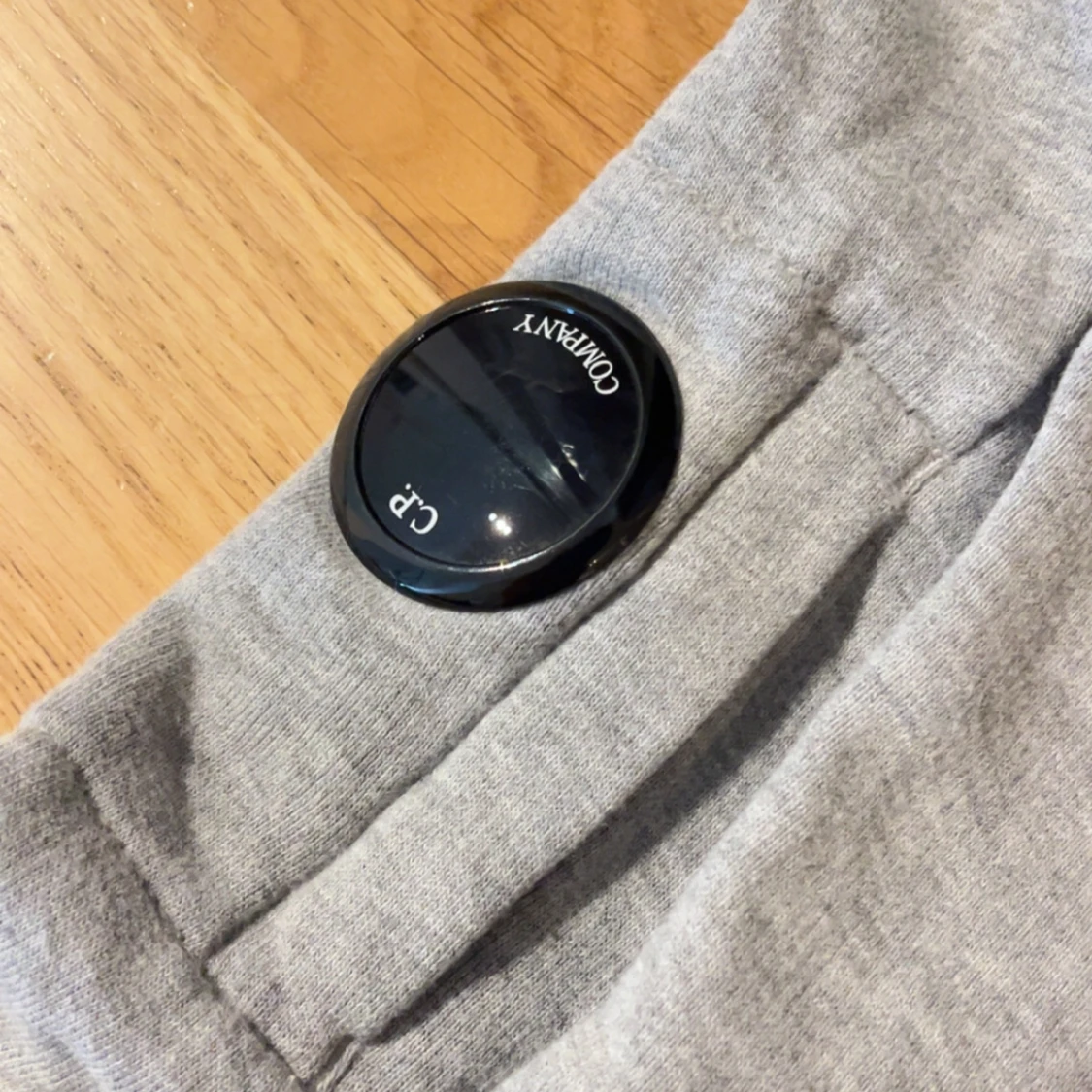 Grå hoodie från C.P. Company - 1