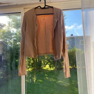 Beige kofta - Beige liten kofta