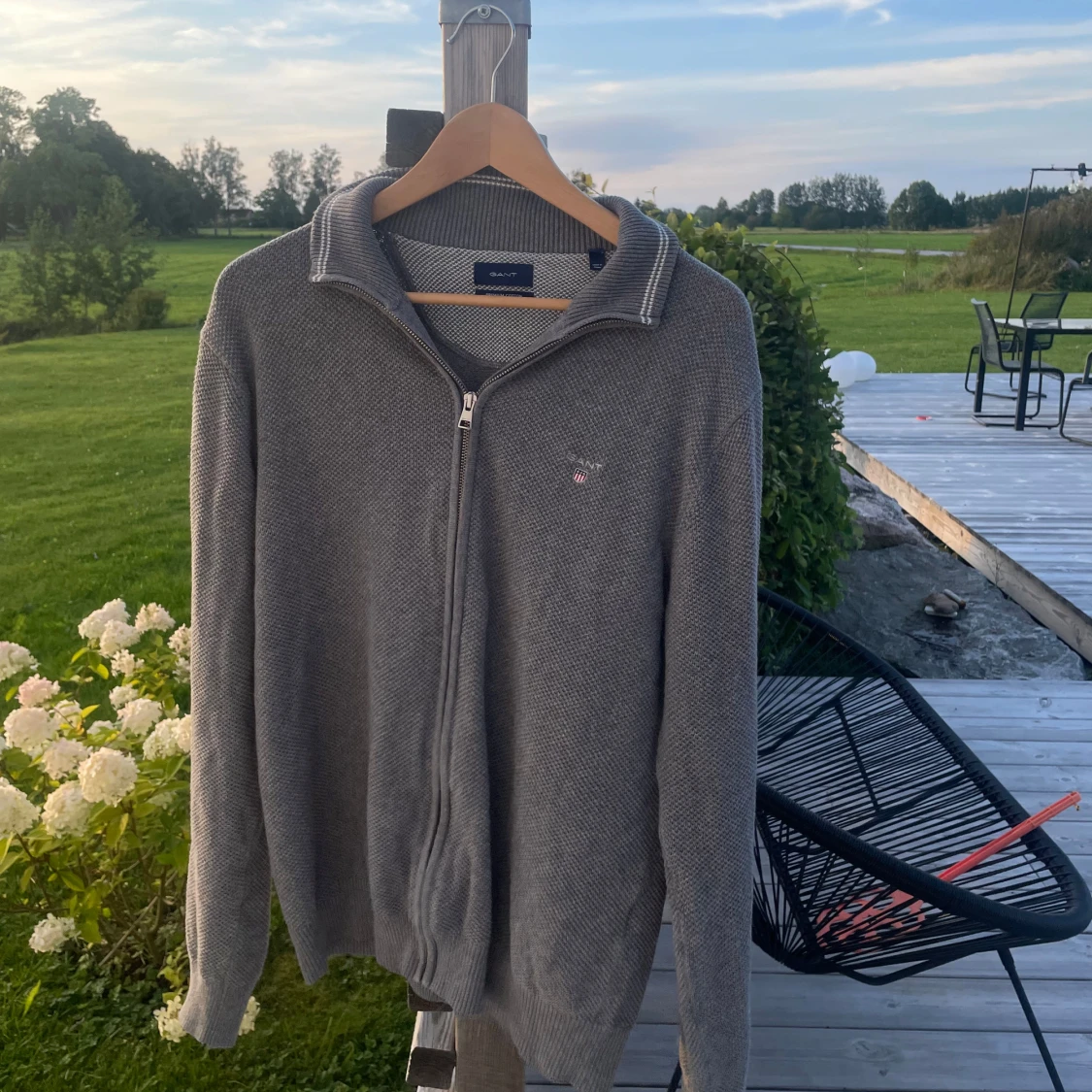 Grå kofta med dragkedja från Gant