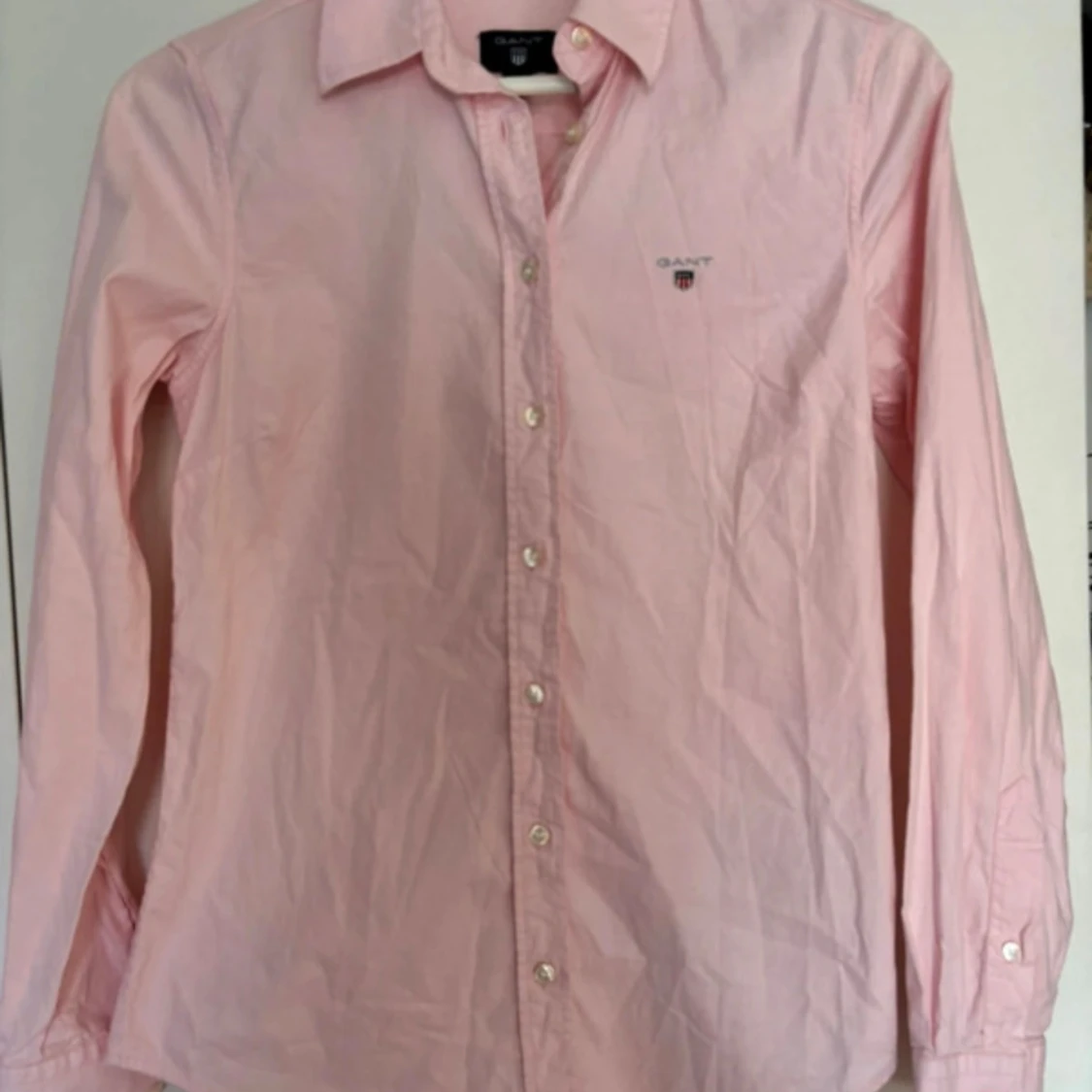 Ljusrosa skjorta från Gant, strl 34