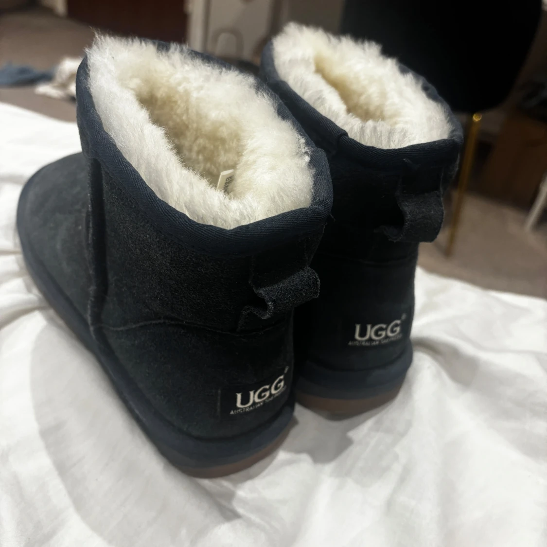 Mörkblå uggs - 3
