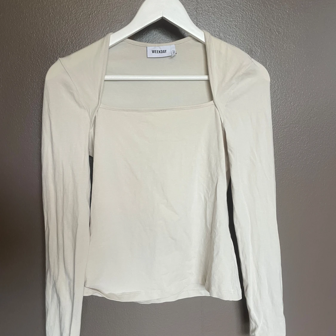 Weekday vit långärmad topp square neck strl M