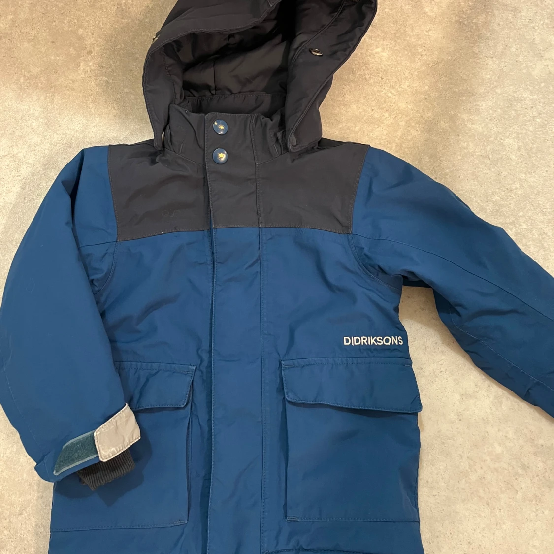 Blå Didriksons vinterjacka med huva - 1