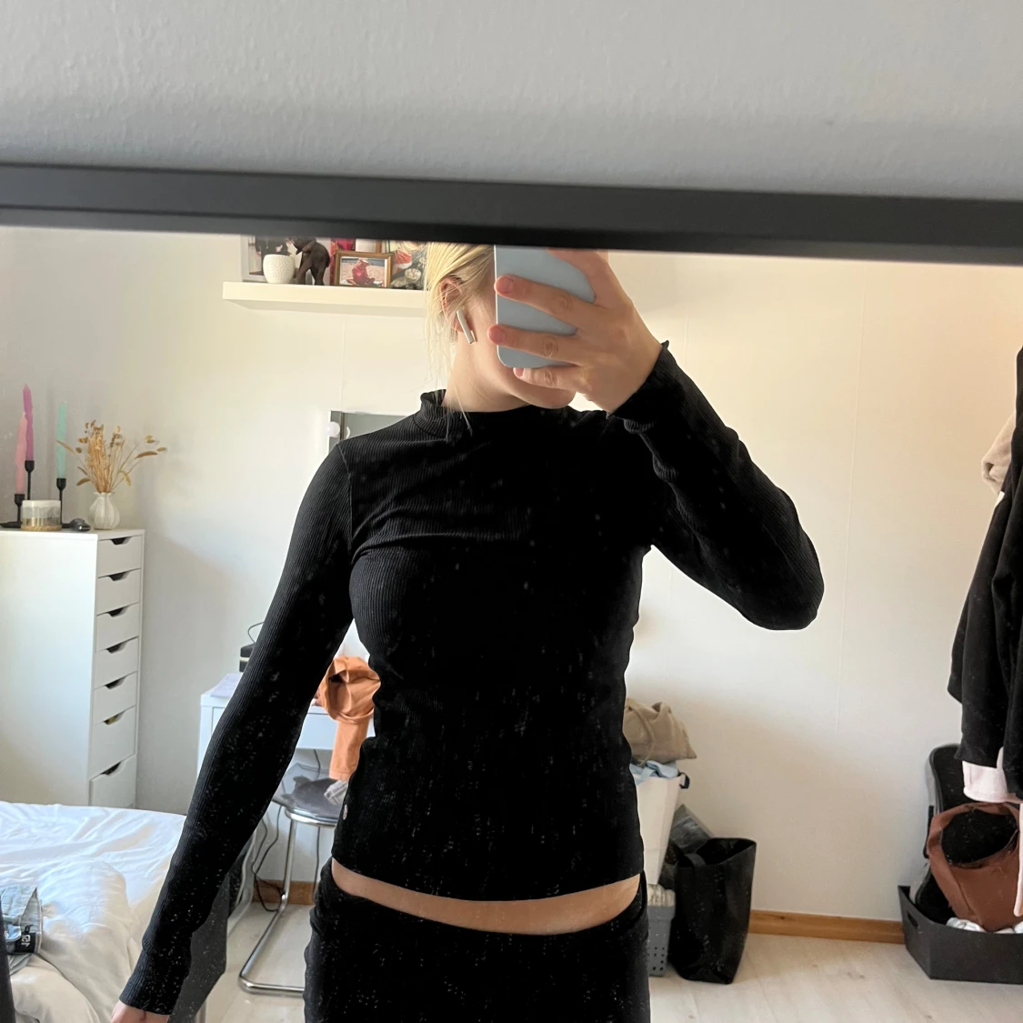 Svart ribbad långärmad tröja