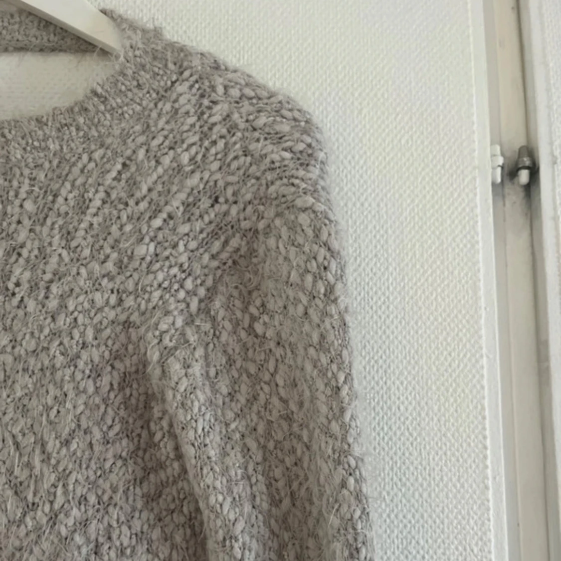 Beige omlottstickad tröja  från Nelly - 1