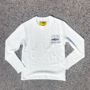 Vit långärmad tröja Corteiz - Vit långärmad tröja från Cortiez, helt nytt skick och bra skick, PRISET GÅR ATT DISKUTERAS!