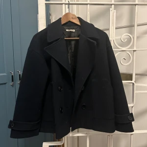 Mörkblå kappa från Design by Si - Söt kappa från design by si!