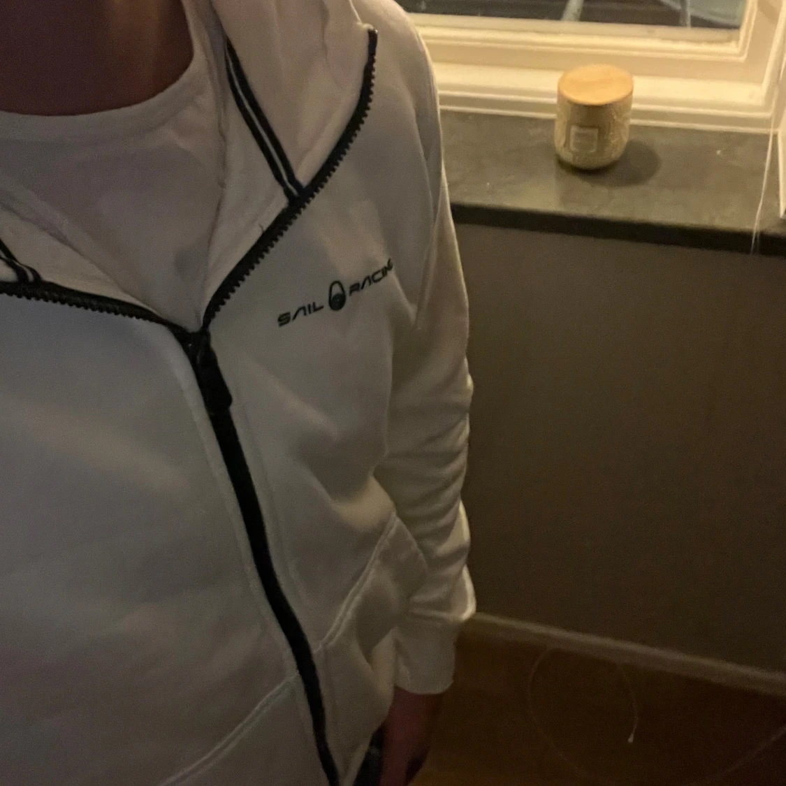 Vit hoodie från Sail Racing