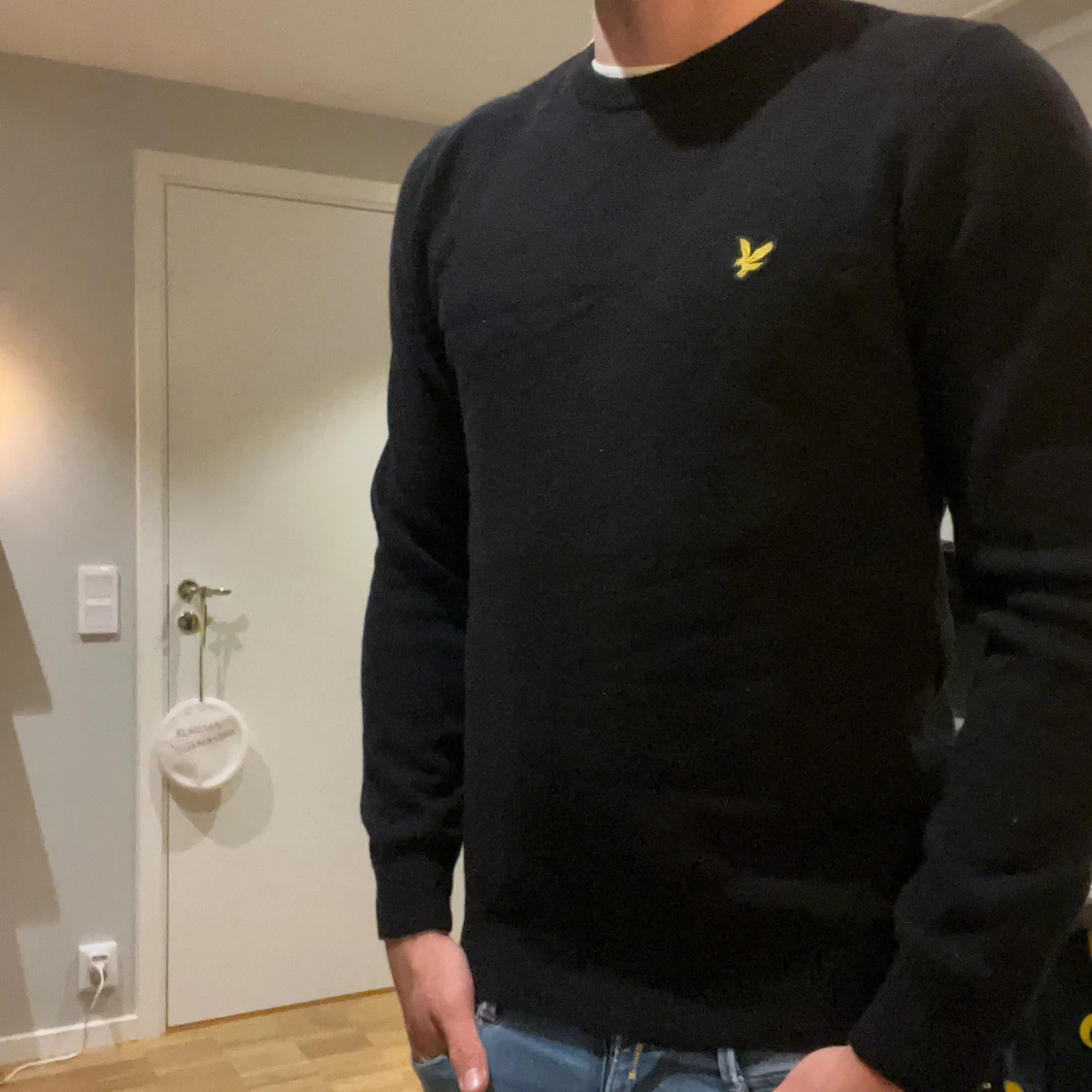Svart stickad tröja från Lyle & Scott - 1
