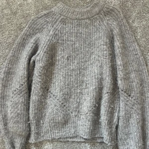 Grå/brun stickad tröja från Object  - Jättemysig tröja!!