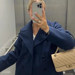 Design by si jacka  - Säljer nu min design by si kappa då den tyvärr inte längre kommer till användning, den är i mycket bra skick och använd ändats ett fåtal gånger   Storlek xs-s💗 priset går att diskutera 