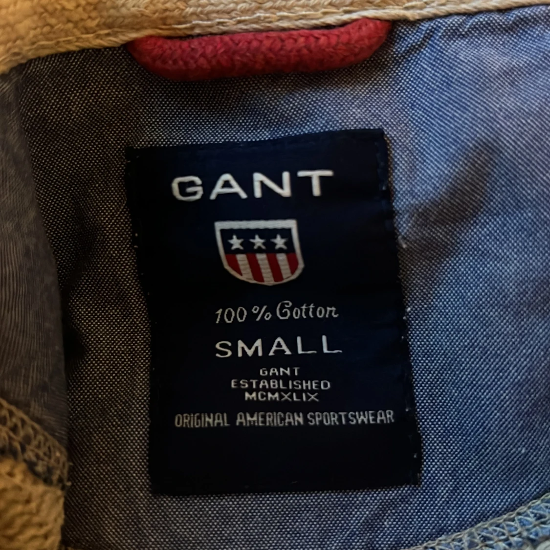 Beige stickad tröja från GANT med flagga - 2