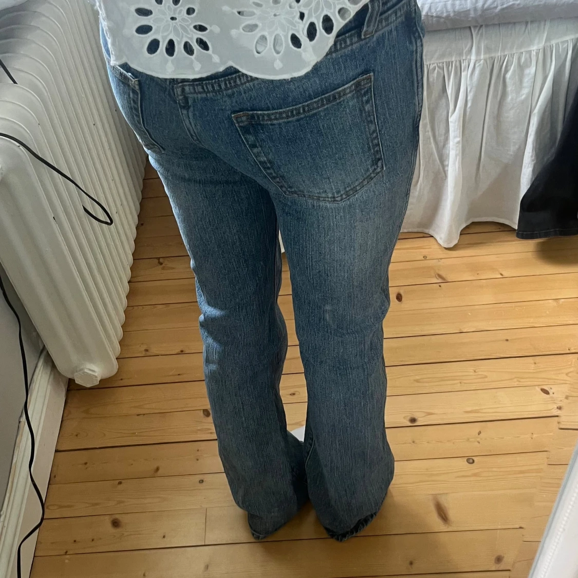 Mörkblåa lågmidjade jeans - 1