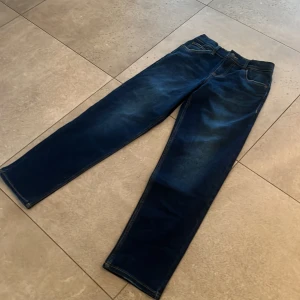 Helt nya Levis jeans - Ett par sprillans nya levis jeans i storlek w28 l30. Passformen är lite loose.