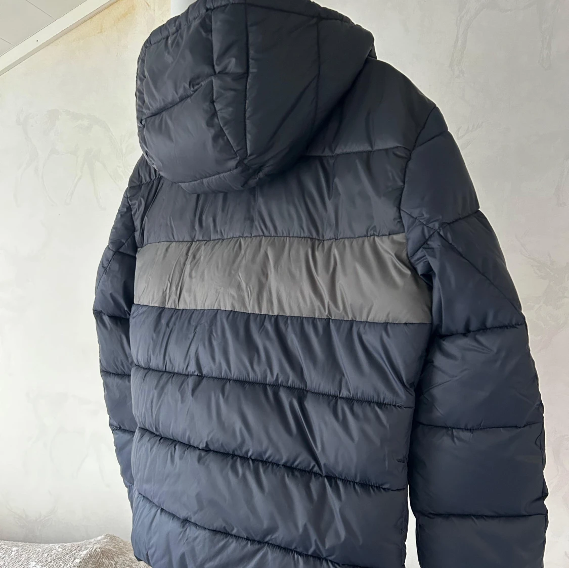 Svart pufferjacka från Hugo  - 3