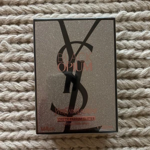 YSL Black Opium Glitter EdP 50ml - YSL Black Opium Glitter, Eau de Parfum. Nypris 1600kr 