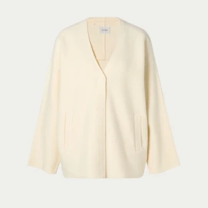Beige cardigan jacka från Avora - Superfin jacka från avora, som inte längre finns kvar. Använd endast en gång!💞💞.