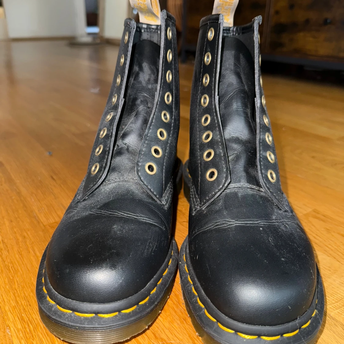 Svarta Dr. Martens boots i veganskt läder - 1