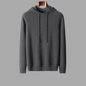 Mörkgrå Hoodie - En stilren mörkgrå hoodie med huva och snörning. Tröjan har lång ärm och ribbade muddar vid ärmslut och nederkant. Perfekt för dig som gillar en enkel och clean look.