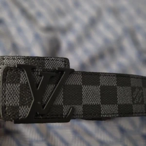 Svart L V bälte - Nytt och oanvänt bälte