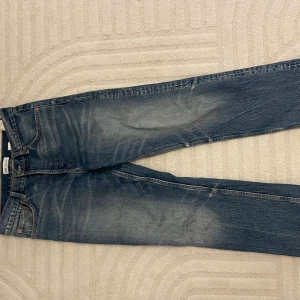Blå jeans från Zara med raka ben - Låg midja jeans från ZARA Orginalpris 399kr