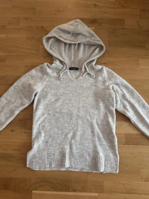 Stickad tröja - Säljer en stickad tröja i storlek S.