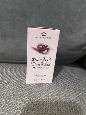 Choco Musk Marshmallow parfymolja - En koncentrerad parfymolja i smidig 6 ml-flaska. Perfekt för dig som vill ha något unikt och sött i din doftsamling.