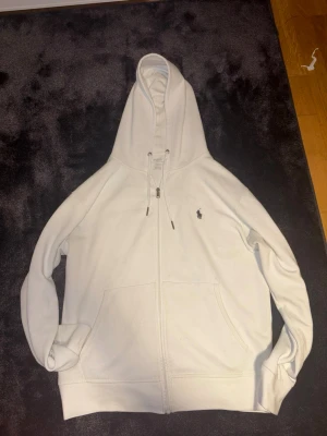 Ralph lauren hoodie - En hoodie i bra skick som saknar defekter