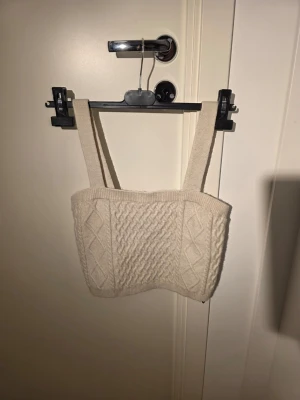 Kabelstickad H&M topp - Köpt för några år sedan, men har bara använts en gång.