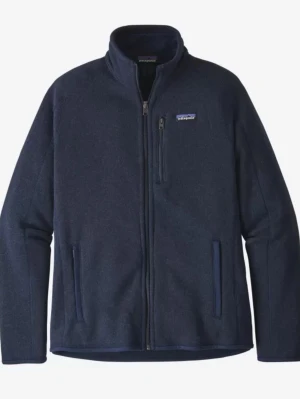 Mörkblå fleecejacka från Patagonia - Säljer en mörkblå fleecejacka från Patagonia med hel dragkedja och hög krage. Jackan har två sidofickor och en bröstficka med dragkedja, perfekt för att hålla värmen under kyliga dagar. Enkel och stilren design med diskret logga på bröstet. Väldigt bra skick, bytes gärna mot större storlek!