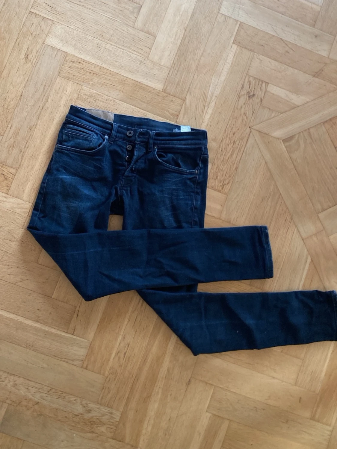 Mörkblå skinny jeans med knappar - 2