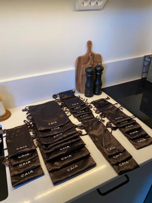 CAIA påsar - Silkespåsar från Caias julkalender, 1-24. Jag säljer även övriga produkter från Caia, se profil!