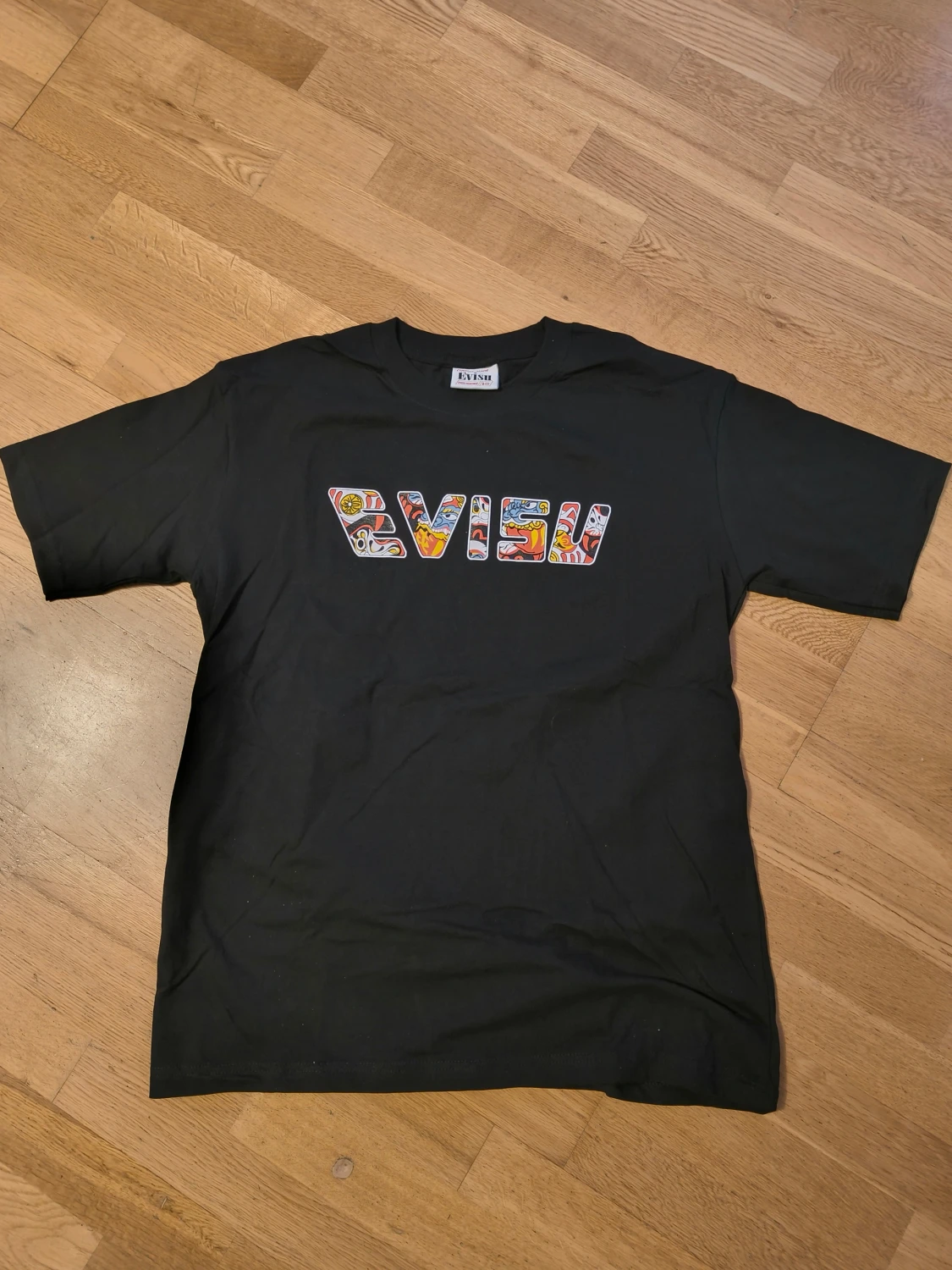 Svart Evisu t-shirt med grafiskt tryck - 1